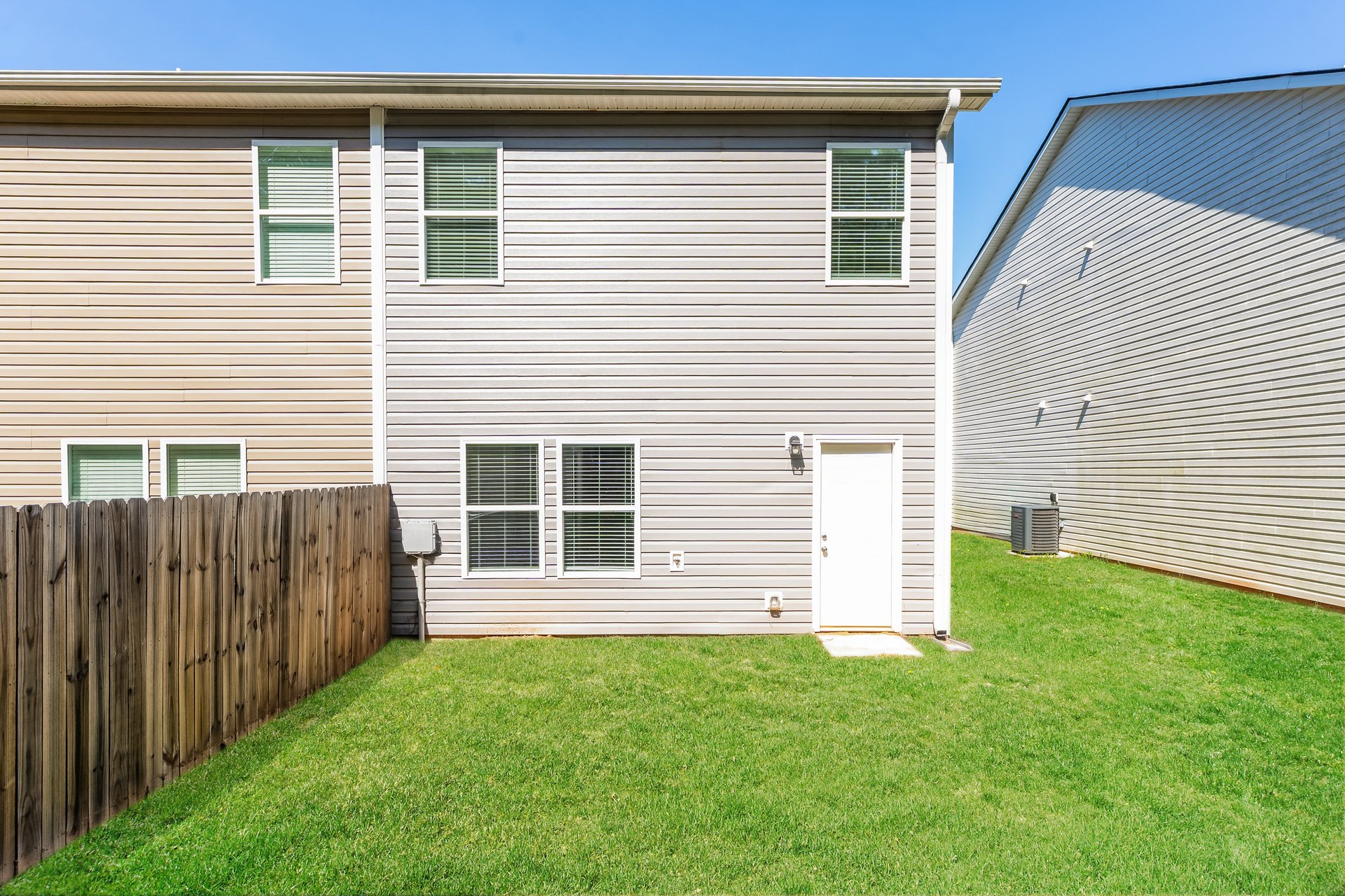 016-photo-rear-view-14758895 oakwood village