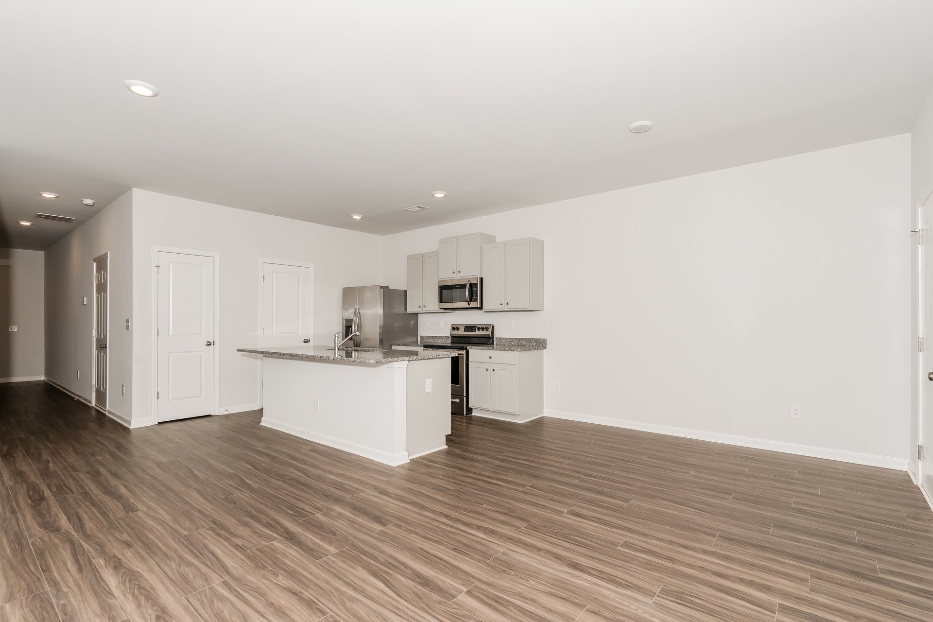 oakwood village 004-photo-living-room-14758898